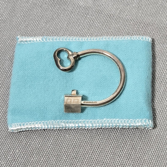 Tiffany & Co. My Sweet Home House Keyring Sterling Silver 925 w/Box & Pouch - Picture 9 of 11